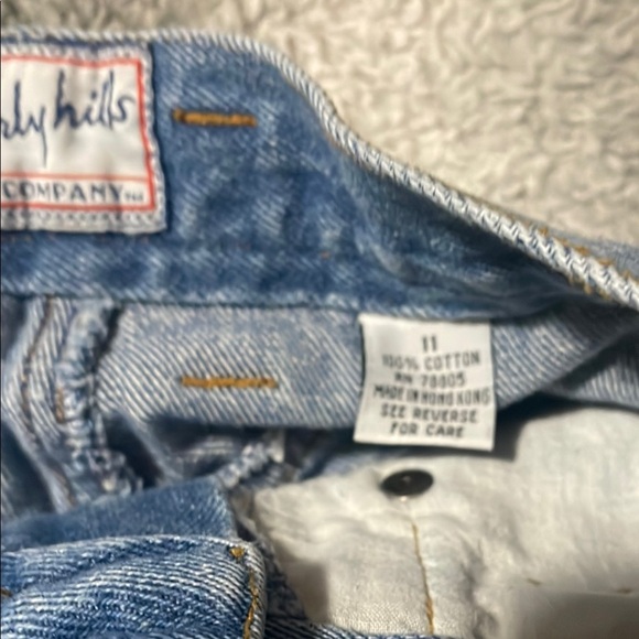 The Beverly hills Embroidered Denim Shorts with Floral Design 100% cotton - Picture 4 of 5